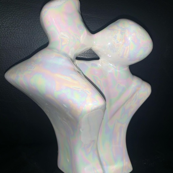 Iridescent lovers statue - Picture 2 of 2